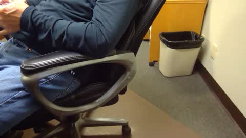 useemie online show from October 29, 2025, 6:53 pm