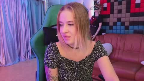 Snapshot of uvrays999 chatting on December 14, 2024, 11:56 pm Leila online show from December 14, 2024, 11:56 pm