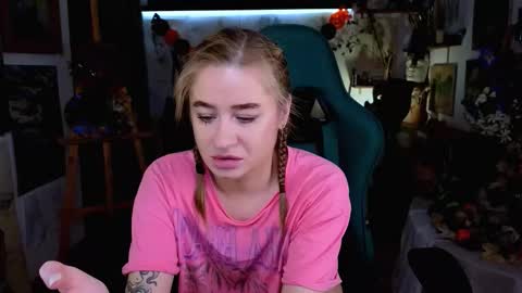 Snapshot of uvrays999 chatting on October 28, 2025, 7:38 pm Leila online show from October 28, 2025, 7:38 pm