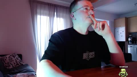 vacation__ online show from February 18, 2025, 4:05 pm