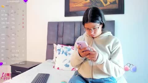 Snapshot of vahiolet_smith chatting on May 14, 2026, 3:24 am Vahiolet smith online show from May 14, 2026, 3:24 am