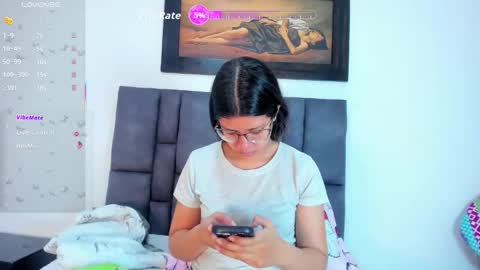 Snapshot of vahiolet_smith chatting on May 27, 2026, 3:03 am Vahiolet smith online show from May 27, 2026, 3:03 am