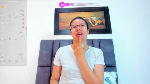 Snapshot of vahiolet_smith chatting on May 28, 2026, 3:15 am Vahiolet smith online show from May 28, 2026, 3:15 am