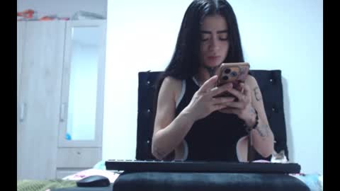 Snapshot of vaiolet_miss2 chatting on December 19, 2025, 6:42 am vaiolet online show from December 19, 2025, 6:42 am