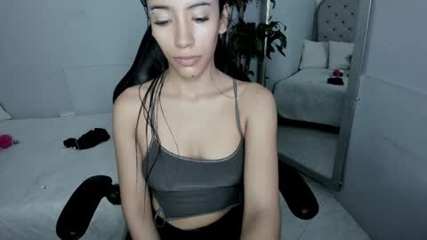 Snapshot of vaiolethsan chatting on May 7, 2026, 1:49 pm Vaioleth online show from May 7, 2026, 1:49 pm