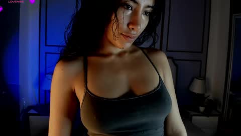 Snapshot of vaiolethsan chatting on May 25, 2026, 12:33 pm Vaioleth online show from May 25, 2026, 12:33 pm