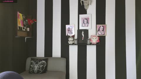 first of all... who are u online show from December 21, 2024, 4:09 am