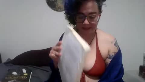 valarieak online show from October 7, 2025, 3:36 am