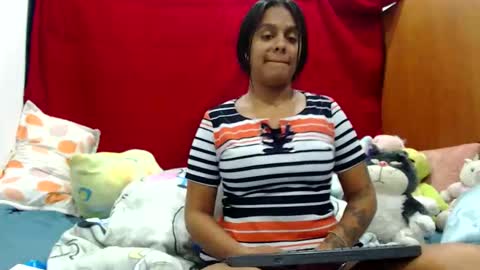 valen_oficial online show from November 7, 2025, 11:16 pm