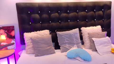 Valen Scott online show from November 17, 2025, 4:35 pm