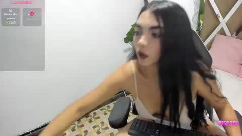 Snapshot of valenbloom_tay chatting on August 5, 2026, 11:46 am valenbloom_tay online show from August 5, 2026, 11:46 am