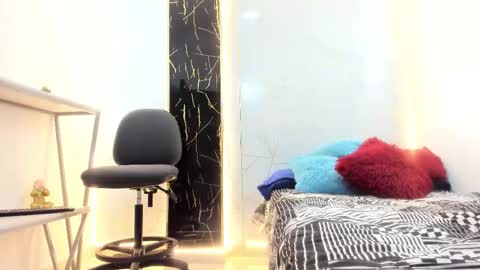 VALENTIN  online show from March 17, 2026, 3:22 am