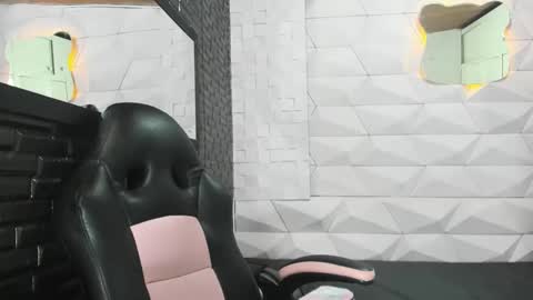 Valentina online show from January 8, 2025, 8:39 pm