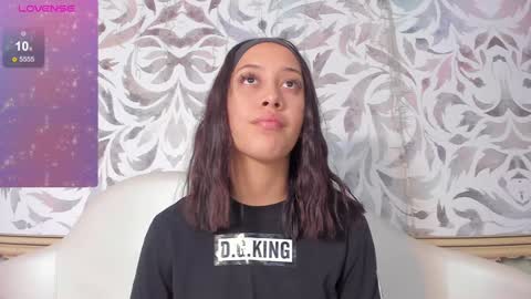 Snapshot of valentina_cortes72 chatting on January 25, 2025, 11:13 am Valentina online show from January 25, 2025, 11:13 am