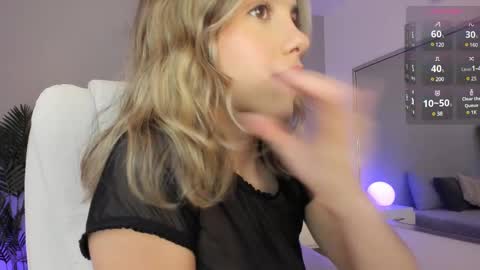 VALENTINA  online show from March 11, 2025, 11:48 pm