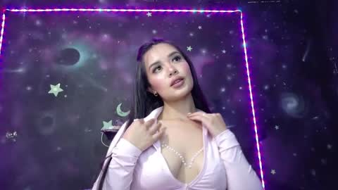 valentinarojass_ online show from April 17, 2026, 6:22 pm