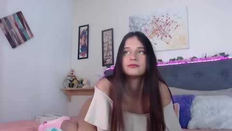 V A L E N T I N I online show from October 22, 2025, 8:08 pm