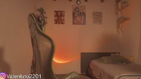 Snapshot of valentino_2201 chatting on June 24, 2026, 11:15 pm Valentino - 15 OFF valentino2201 online show from June 24, 2026, 11:15 pm