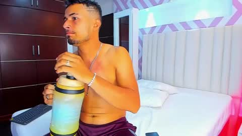  Valentinos  online show from April 18, 2026, 9:15 pm