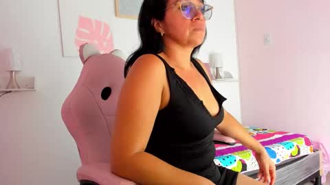 Snapshot of valeri_rodriguez41 chatting on October 28, 2025, 1:47 pm Valeri online show from October 28, 2025, 1:47 pm