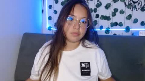 valeria online show from December 12, 2024, 4:04 am