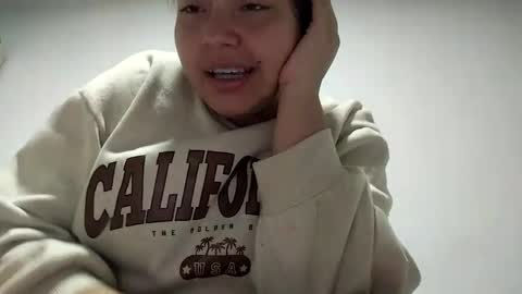 valeria online show from March 3, 2025, 7:39 pm