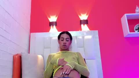 valeria montesio online show from October 30, 2025, 1:45 pm