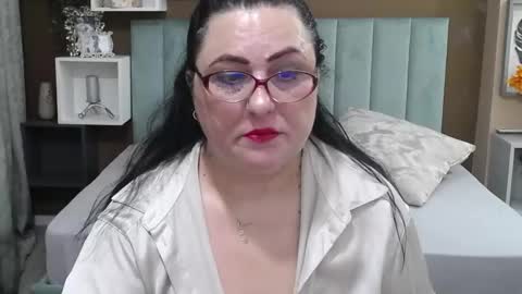 valeriasmiths online show from June 3, 2026, 5:54 am