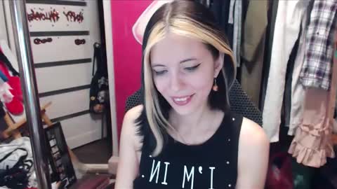 Snapshot of valeriaxkiss chatting on January 22, 2025, 4:55 pm ValeriaXKiss online show from January 22, 2025, 4:55 pm