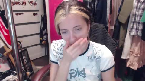 Snapshot of valeriaxkiss chatting on February 4, 2025, 6:27 pm ValeriaXKiss online show from February 4, 2025, 6:27 pm