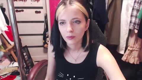 Snapshot of valeriaxkiss chatting on March 10, 2025, 6:23 pm ValeriaXKiss online show from March 10, 2025, 6:23 pm