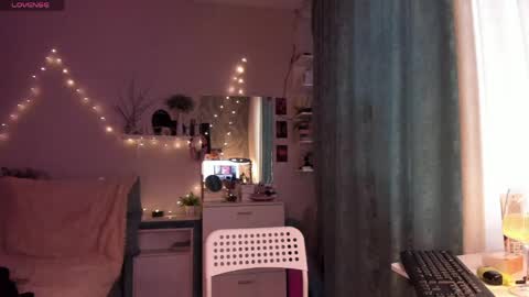 Snapshot of valerie_cutee chatting on April 3, 2026, 10:46 am Lera online show from April 3, 2026, 10:46 am
