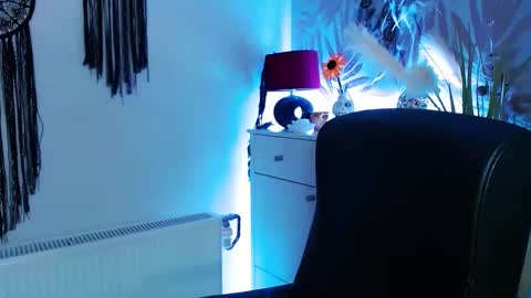 Valerie  online show from February 11, 2025, 9:53 am