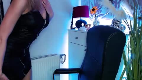 Valerie  online show from February 20, 2025, 11:42 am