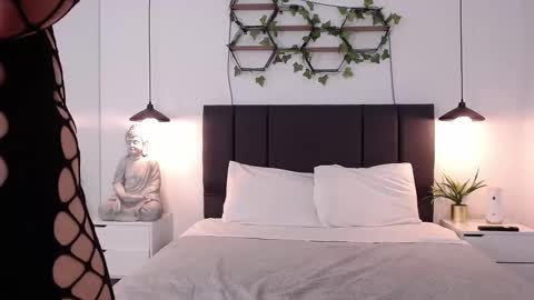 Snapshot of valerigh_ chatting on February 6, 2025, 7:29 pm VALERI online show from February 6, 2025, 7:29 pm