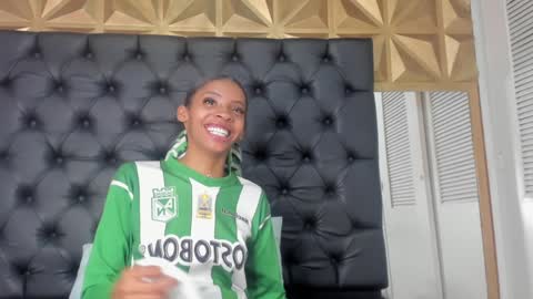 Snapshot of valery_villa_ chatting on December 18, 2024, 8:25 pm Valery online show from December 18, 2024, 8:25 pm