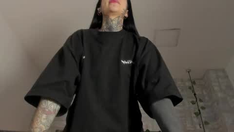 valerykat_ online show from November 7, 2025, 11:10 am