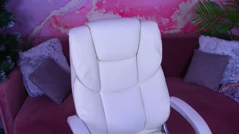 V A L E R Y  M U R online show from February 3, 2026, 3:04 am