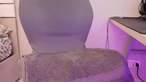 Snapshot of valeryuwu chatting on July 14, 2026, 9:53 pm tinyfemboy online show from July 14, 2026, 9:53 pm