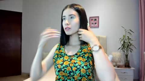 Snapshot of vallejo_macarena chatting on February 18, 2025, 1:54 am Macarena online show from February 18, 2025, 1:54 am