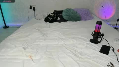 Vamppire Girl   online show from September 29, 2025, 12:10 pm