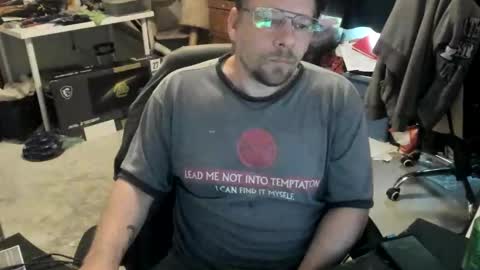 Snapshot of vandonh chatting on June 4, 2026, 6:25 pm vandonh online show from June 4, 2026, 6:25 pm