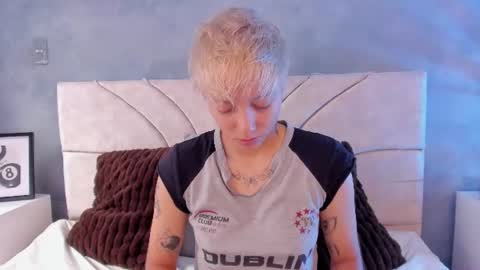 vane_grey online show from July 25, 2026, 4:59 pm