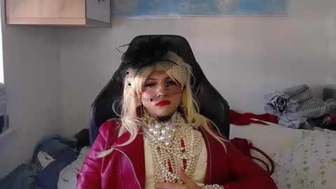 vanesacrossri online show from October 19, 2025, 7:09 am