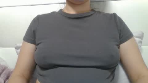 Snapshot of vanesajewel chatting on October 28, 2025, 5:37 pm VanesaJewel online show from October 28, 2025, 5:37 pm