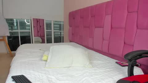 vaness_dior online show from February 13, 2025, 8:34 pm