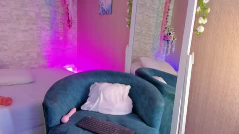Snapshot of vanessa_santillan chatting on May 27, 2026, 8:06 pm Vanessa online show from May 27, 2026, 8:06 pm