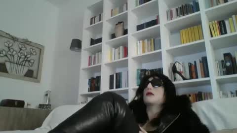Snapshot of vanessa_slut chatting on November 13, 2025, 11:09 am vanessa_slut online show from November 13, 2025, 11:09 am