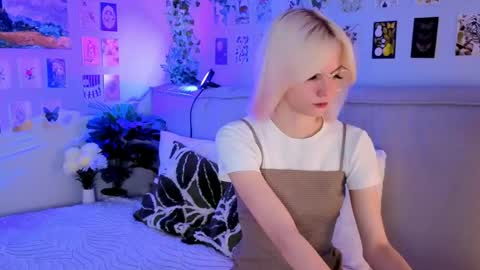 Snapshot of vanessaaustin chatting on April 17, 2026, 2:42 pm Vanessa online show from April 17, 2026, 2:42 pm