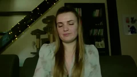 Vanessa online show from March 19, 2026, 9:35 am